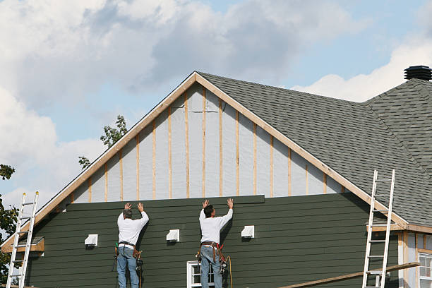 Professional Vinyl Siding technician working in Massillon, OH